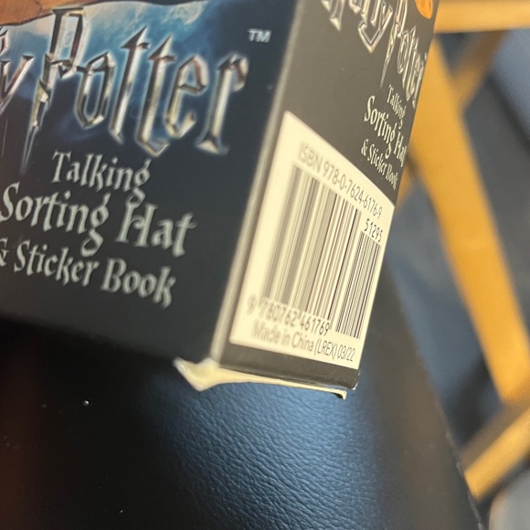 Harry Potter Sorting Hat with Sticker Book - Picture 9 of 10